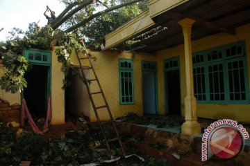 Sejumlah rumah di Lampung rusak akibat angin kencang