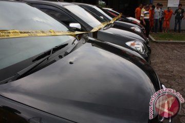 Pencuri mobil cuti saat Natal