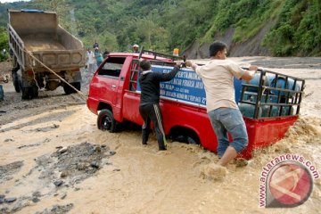 Jalan Meulaboh-Tangse terputus akibat banjir