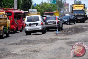 Warga keluhkan kerusakan jalur selatan Jateng 