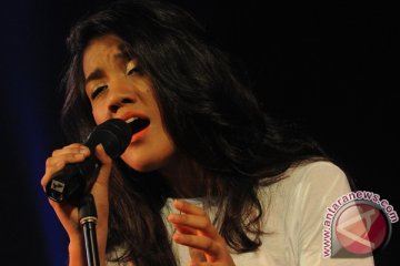 Monita Tahalea pakai batik di Java Jazz