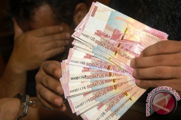 Uang palsu miliaran di Bogor, akan dikirim ke pemesan di Tangerang