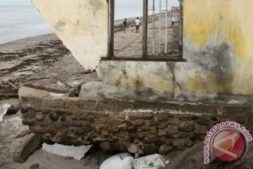 Abrasi sungai dan pantai membuat Riau tertinggal