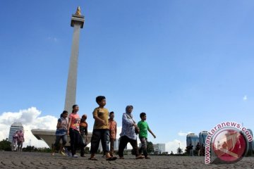 Warga mulai berdatangan ke lokasi Jakarta Night Festival