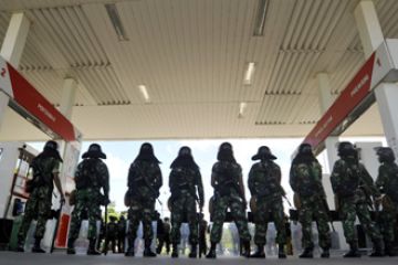 TNI AMANKAN SPBU