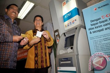 Pelanggan tiga operator seluler bisa saling kirim uang elektronik