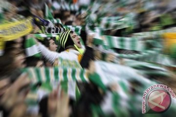 10 pemain Celtic tundukkan Rangers pada derby "Old Firm"