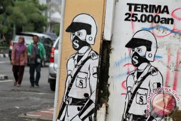KRITIK PUBLIK