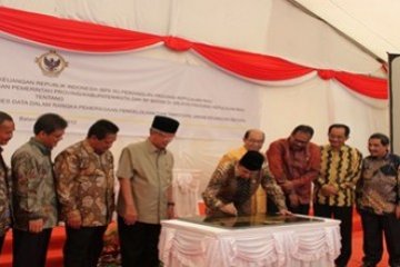 Tandatangani Prasasti Gedung BPK 