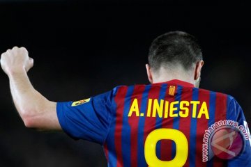 Barca cemaskan Andres Iniesta