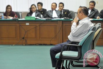 Advokat asing wajib berbahasa Indonesia