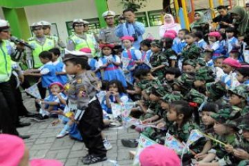 TATA CARA BERLALU LINTAS