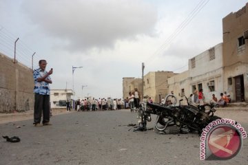 Orang suku bom pipa minyak Yaman