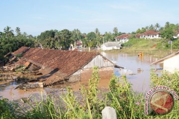 Warga diminta mengungsi dari pinggir Sungai Way Umpu