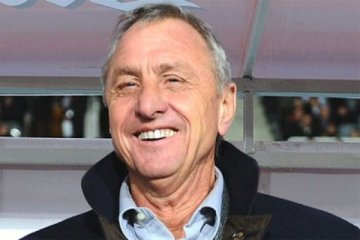 Mourinho beri contoh yang buruk, kata Cruyff