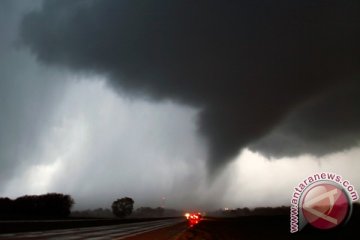 Tornado terjang Birmingham, Alabama