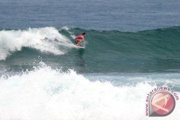 Wisatawan diminta tidak berenang di Pantai Selatan Banten