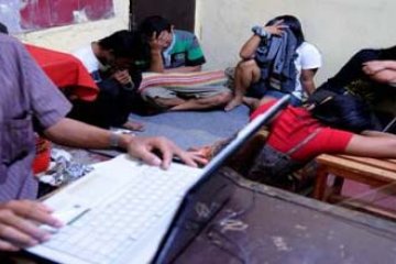 PELAKU PENCURIAN MINIMARKET
