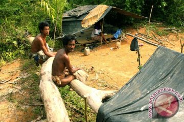 Radio FM Komunitas Orang Rimba sarana informatif di hutan