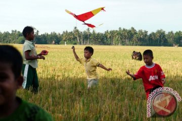 Kejar layangan, dua anak tewas ditabrak KA