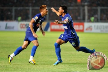 Persib kalahkan Persiwa 4-2 