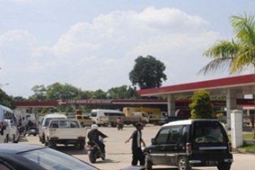 Antre di SPBU Batam/Larno