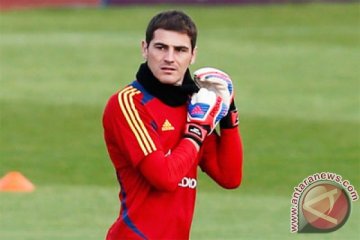 Casillas alami cedera ibu jari tangan kiri