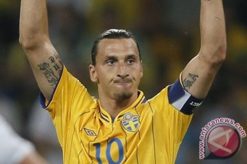 Beckham minta Ibrahimovic tak tinggalkan MU