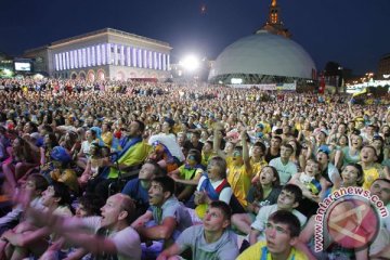 Pesawat Ukraina bawa pendukung Liga Champions terbalik, lima tewas