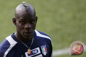 Gol Balotelli bawa Italia menang 2-0