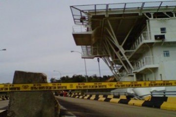 Jembatan Barelang Ditabrak/Larno