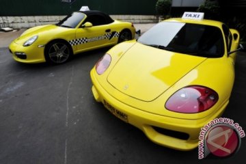 Taksi Ferarri dan Porsche