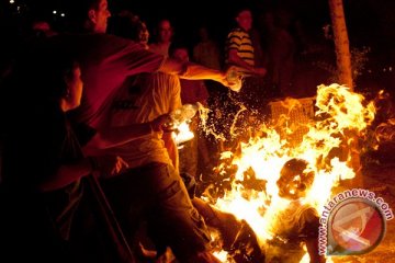 Mayangsari bakar diri