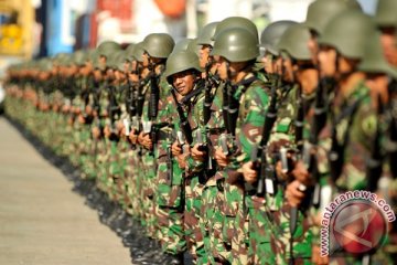 Prajurit TNI penjaga perbatasan mengajar di sekolah