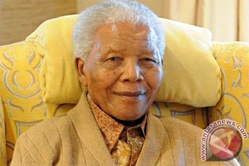 Nelson Mandela bicara bola dengan Presiden Zuma