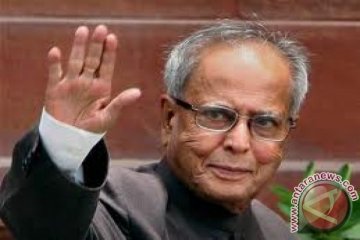 Mantan presiden India Pranab Mukherjee terinfeksi corona