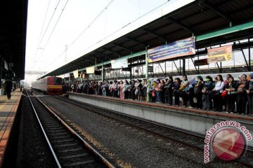 KRL dari Bogor gunakan satu jalur