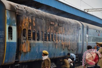 Tujuh tewas akibat kebakaran di dalam kereta di India Barat