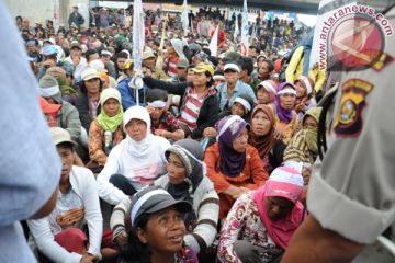  Isak tangis keluarga petani 