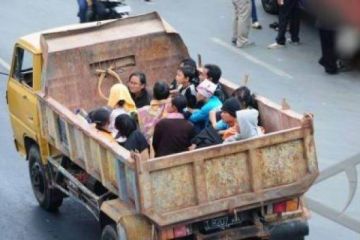 GUNAKAN BAK TERBUKA
