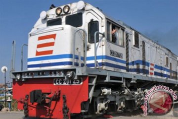 Tim PT KAI evakuasi lokomotif masuk jurang di Tasikmalaya