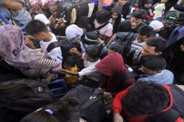 MUDIK KAPAL LAUT