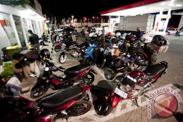 Pemudik sepeda motor manfaatkan wisata puncak