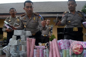 Polresta Bekasi sita ribuan petasan tahun baru