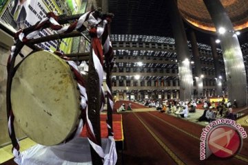 Malam takbiran Jakarta diguyur hujan