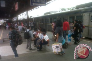 Stasiun Jatinegara dibuka untuk KA jarak jauh antisipasi demo taksi