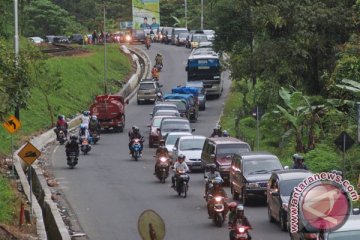 Jalur Bukittinggi-Padang macet