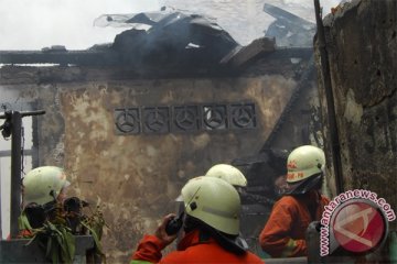 Kebakaran di Jln Purworejo Jakarta dipadamkan