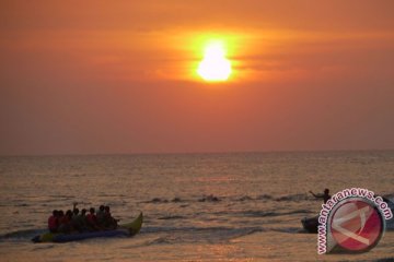 Tiga anak-anak hilang diterjang ombak Pantai Anyer