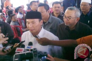 Sekda-Pengusaha Santuni Abang Becak 